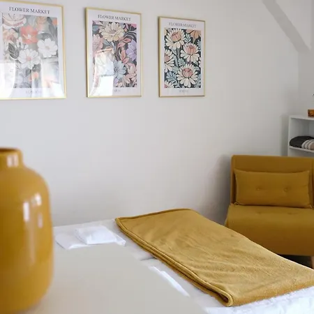 Noor - Quiet Retreat & Free Parking *