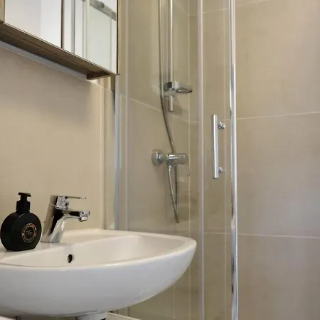 Noor - Quiet Retreat & Free Parking Appartement Graz
