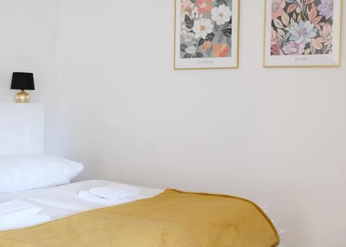 Neues Im Zentrum Von Fuer 2 Personen * Graz